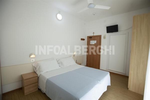 Hotel Azzurro กัตตอลิกา ภายนอก รูปภาพ