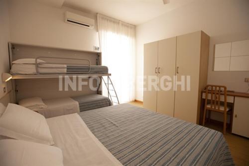 Hotel Azzurro กัตตอลิกา ภายนอก รูปภาพ