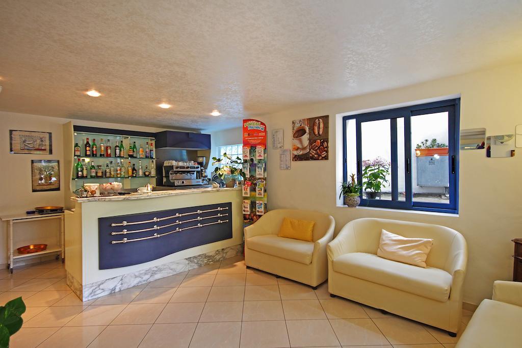 Hotel Azzurro กัตตอลิกา ภายนอก รูปภาพ