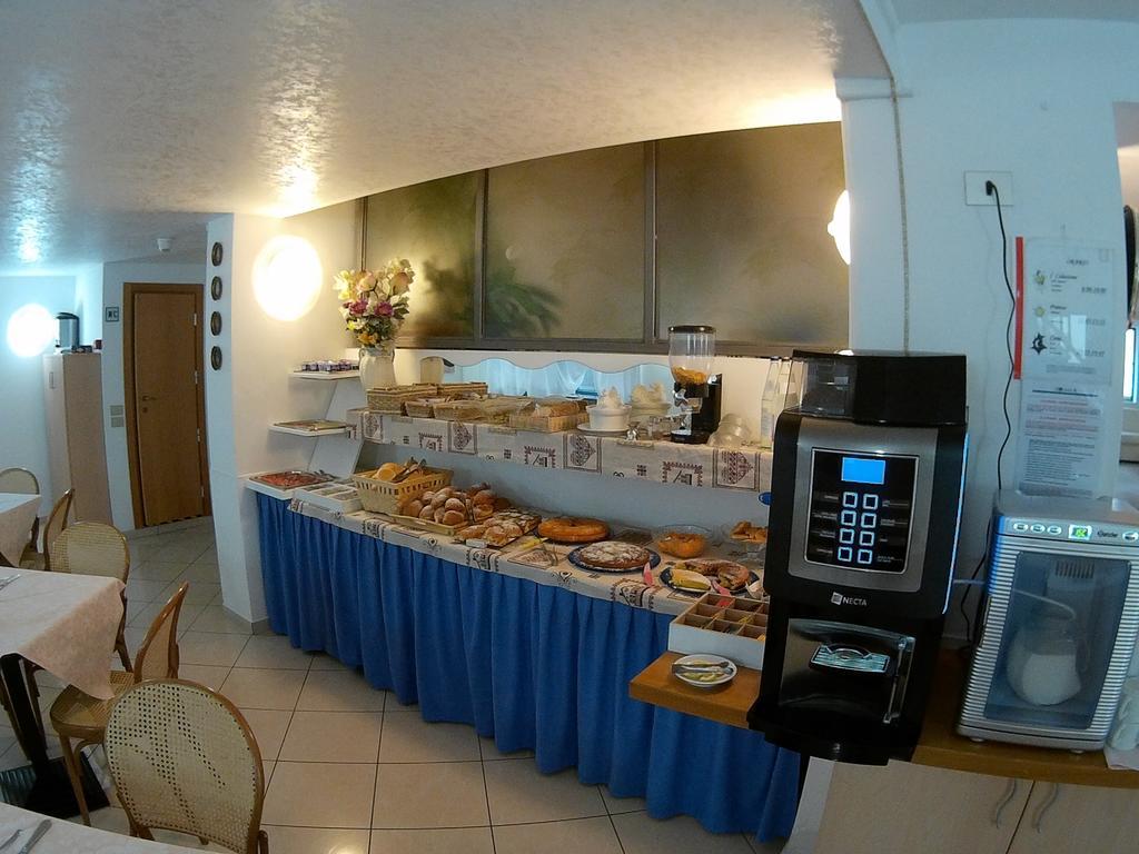Hotel Azzurro กัตตอลิกา ภายนอก รูปภาพ