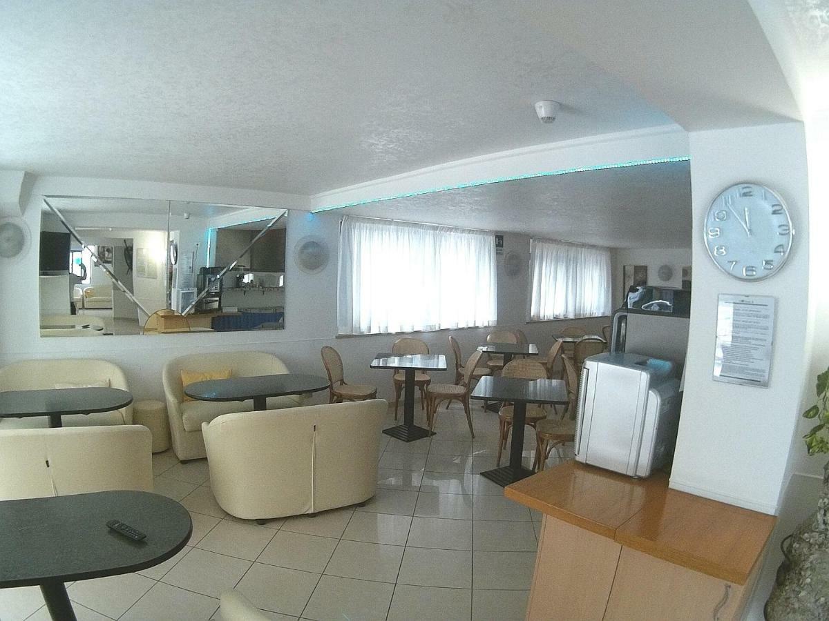 Hotel Azzurro กัตตอลิกา ภายนอก รูปภาพ