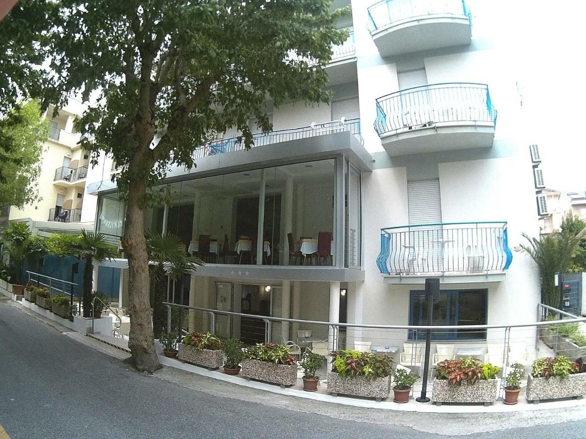 Hotel Azzurro กัตตอลิกา ภายนอก รูปภาพ