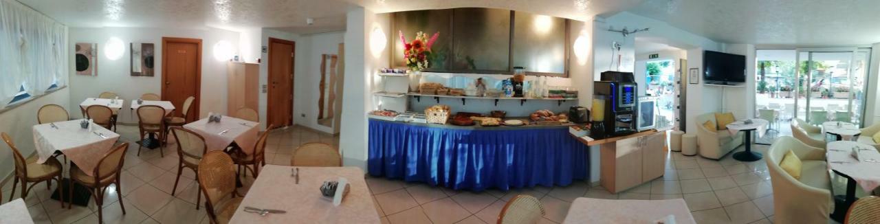 Hotel Azzurro กัตตอลิกา ภายนอก รูปภาพ